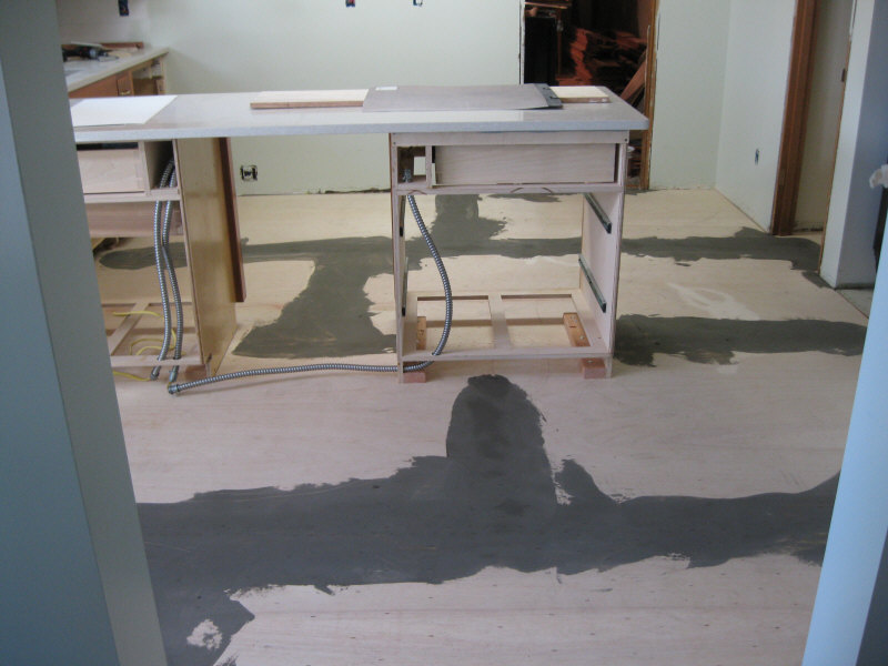 Floor underlayment preperation leveling with mortar
